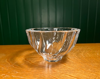 Orrefors Sweden Lars Hellsten Medium Sized 6 Panel Corona Lead