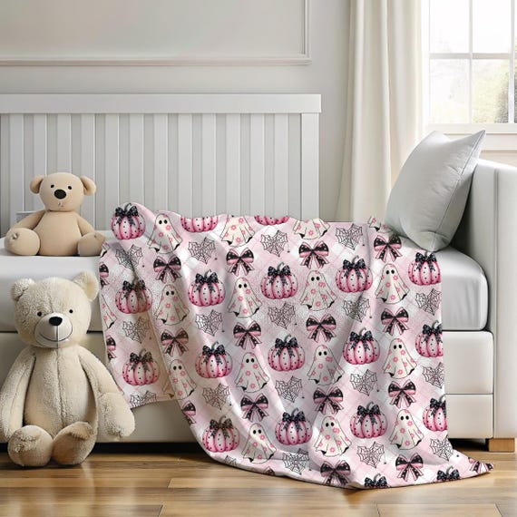 Velveteen Ghost Blanket: Spooky Halloween Home Decor