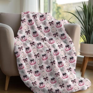 Velveteen Ghost Blanket: Spooky Halloween Home Decor image 4