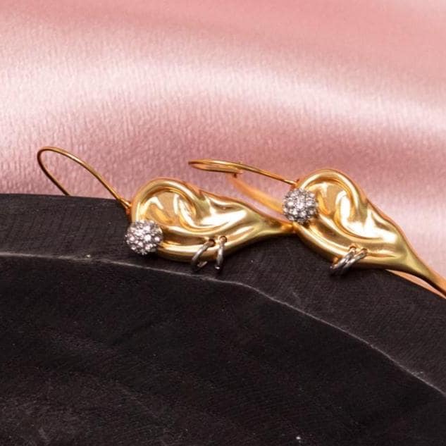 Schiaparelli刻印ピアス Schiaparelli Dupe Jewelry - Etsy