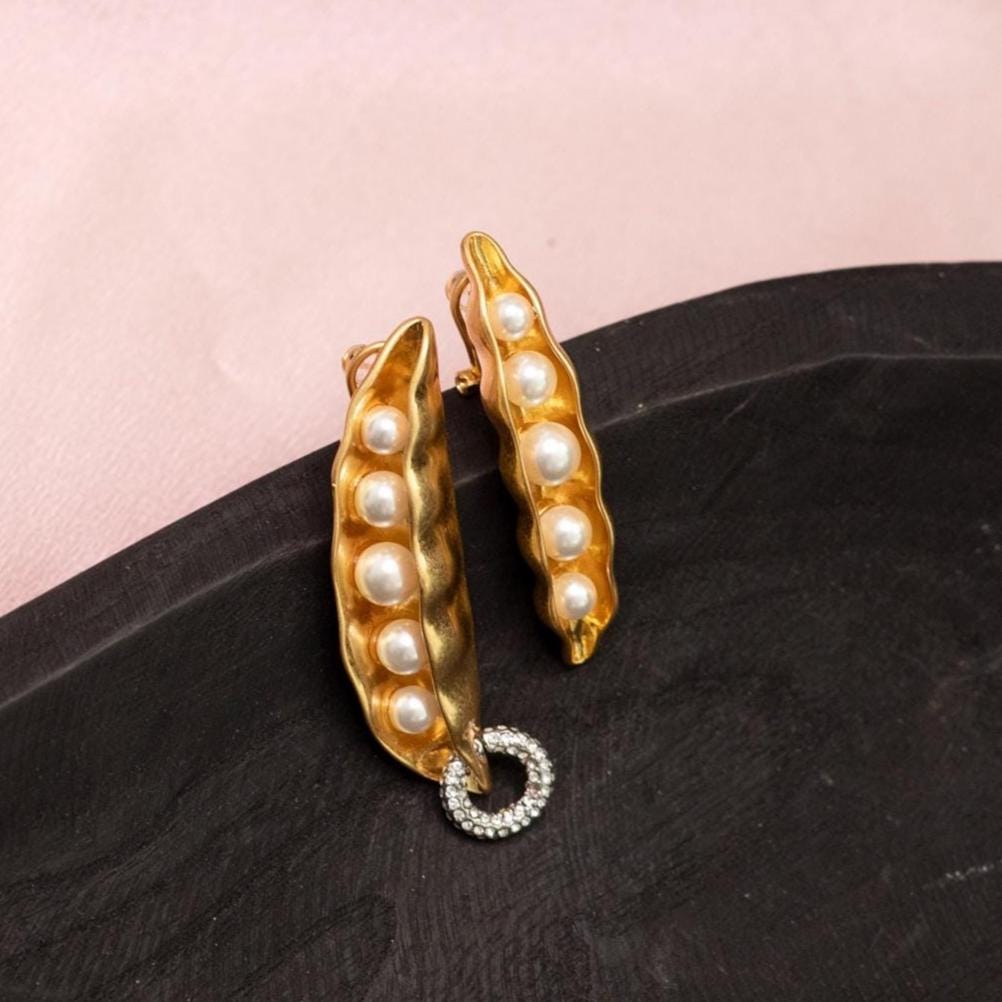 Schiaparelli刻印ピアス Schiaparelli Dupe Jewelry - Etsy