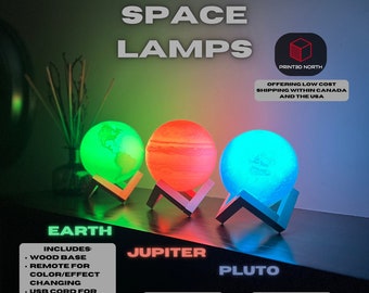 Ruimtelampen, planeet- en maanlamp, op de ruimte geïnspireerd decor, veelkleurig licht, kinderkamerplaneetlicht, ruimtenachtlampje met houten voet