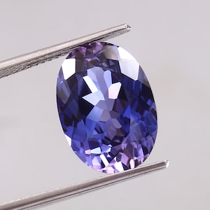 Saphir de Ceylan AAA : 8,30 carats de pierres précieuses de taille ovale (14 x 10 mm)