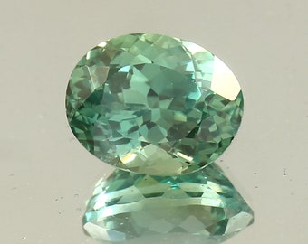 AAA Fine Quality Seductive Colour flawless Green Ceylon Parti Sapphire Loose Oval Gemstone For Making Ravishing Jewellery - 5.25 Carats