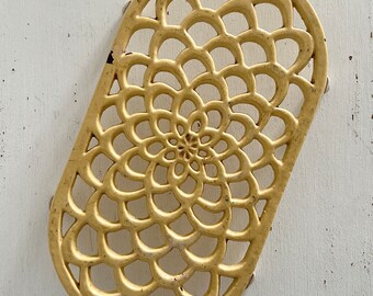 Vintage cast iron enamel pot trivet pale yellow