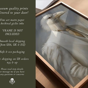 K&ouml;nnte beinhalten: Ein gerahmter Druck eines wei&szlig;en Vogels, der einen Anzug und eine Krawatte tr&auml;gt. Der Druck ist auf feinem mattem Papier mit archivalischen Gicl&eacute;e-Tinten. Der Text "FRAME IS NOT INCLUDED" ist auf dem Bild sichtbar.