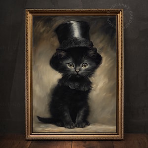 Puede incluir: Un gato negro con un sombrero de copa negro con una pajarita negra. El gato está sentado en una pintura con un fondo marrón.