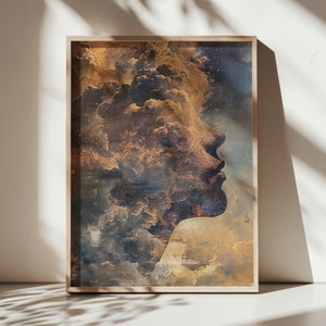 Pu&ograve; includere: Una stampa incorniciata di un viso di una persona fatto di nuvole. Le nuvole sono un mix di oro, marrone e blu. Il viso della persona &egrave; di profilo e guarda a destra.