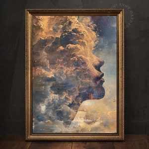 Pu&ograve; includere: Una stampa incorniciata di un ritratto surreale di un viso umano fatto di nuvole. Le nuvole sono un mix di bianco, grigio e oro, e lo sfondo &egrave; un cielo blu. Il ritratto &egrave; in una cornice dorata.