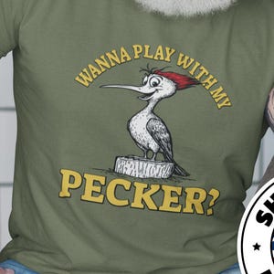 Maglietta regalo con gag sul picchio offensivo: umorismo da vecchio sporcaccione