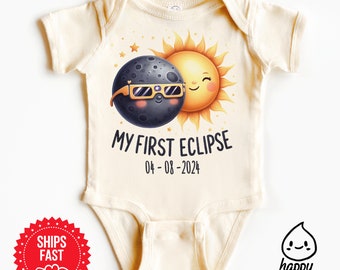 Es ist meine erste totale Sonnenfinsternis-Baby-Strampler®, 8. April 2024 personalisierte Stadtstaat Baby Säugling Body®