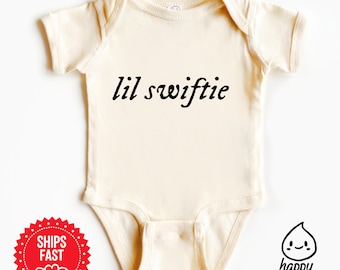 Cadeau de naissance Lil swiftie onesie® - taylor swift, cadeau Swiftie pour nouvelle maman - révélation de bébé, cadeau de baby shower - tournée des époques 2023