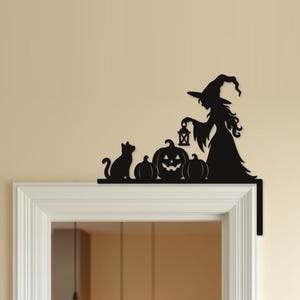 Halloween Door Decor Witch with Pumpkins & Lantern | Black Spooky Decoration (20x20cm) image 7