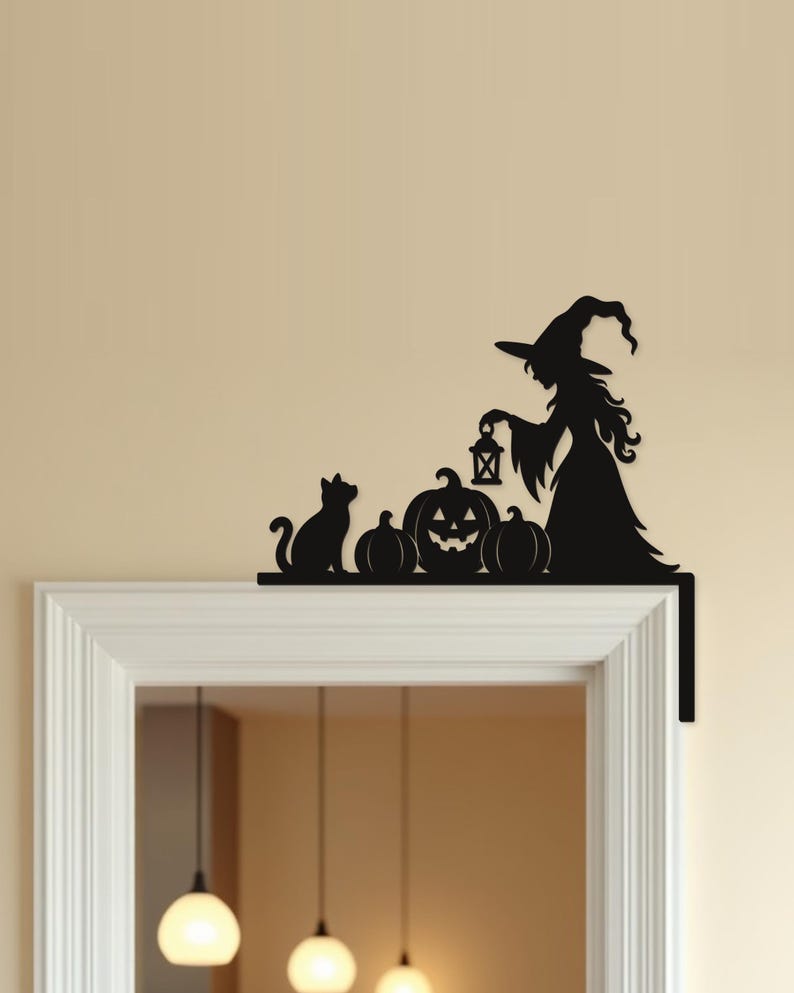 Halloween Door Decor Witch with Pumpkins & Lantern | Black Spooky Decoration (20x20cm) image 7
