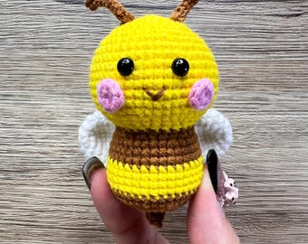Regalo hecho a mano, peluche de abejorro amigurumi de ganchillo, bonito regalo de cumpleaños para un amigo, decoración del hogar, llavero único, dije para bolso, Día de la Madre