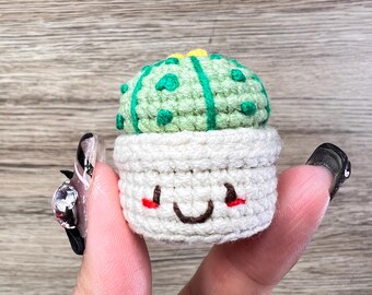 Cactus de peluche amigurumi de ganchillo, regalo hecho a mano, bonito regalo de cumpleaños para un amigo, decoración del hogar, llavero único, dije para bolso, planta personalizada