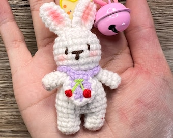 Conejito de peluche amigurumi de ganchillo, regalo hecho a mano, bonito regalo de cumpleaños para un amigo, decoración del hogar, llavero único, dije para bolso personalizado.