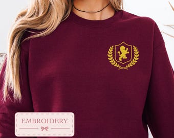 Bluza z haftem „Czarodziejski Dom” – styl uniwersytecki