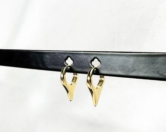 Orelia | Simple gold earrings | Stainless steel earrings 14k gold plated | Pointed earrings
