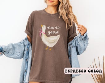 Comfort Colors® Mama Goose Shirt, Cute Goose Graphic Tee for Mom, Funny Mother’s Day Gift Shirt, Farm Animal Lover T-Shirt Pregnancy Shirt.