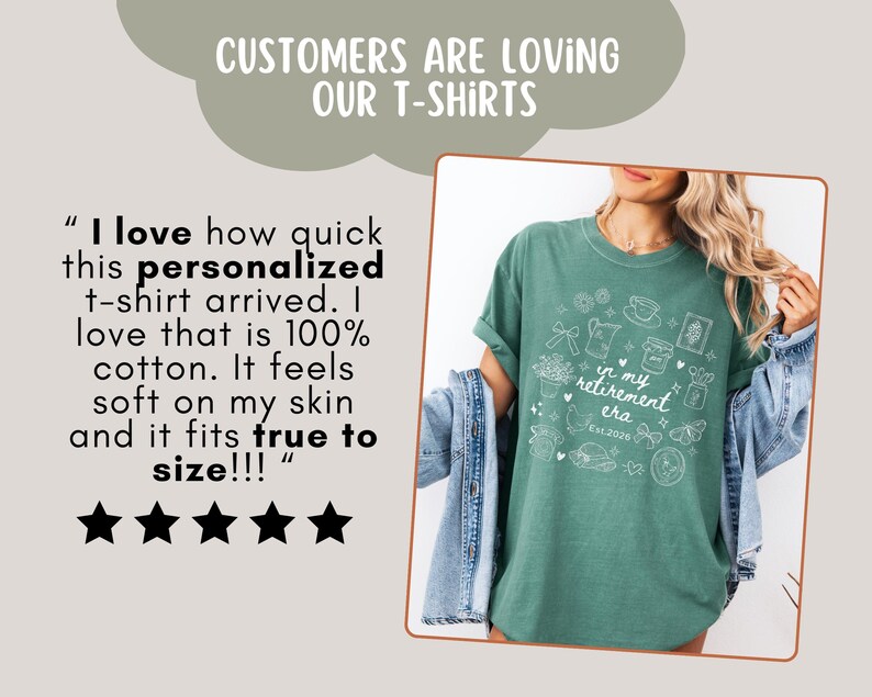 K&ouml;nnte beinhalten: Ein teal-farbenes T-Shirt mit einem wei&szlig;en Grafikdesign und dem Text "in my retirement era". Das Shirt wird mit einer Jeansjacke kombiniert. Das Bild enth&auml;lt auch Kundenfeedback und Sternebewertungen.