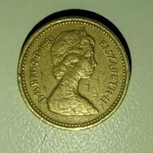 1983年 エリザベス2世 1ペニー One pound 1983 - Etsy 日本
