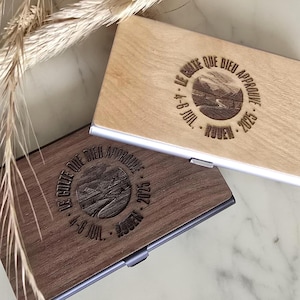 Porte-carte en bois - Gravé au thème de l'assemblée régionale 2025 - Le culte que Dieu approuve - Assemblée spéciale - Personnalisable