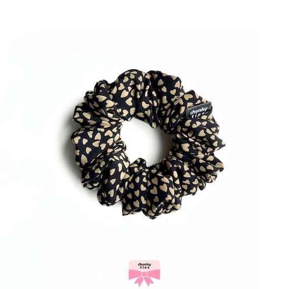 Black and Cream Hearts Chunky Scrunchie Hair Tie  display picture 1