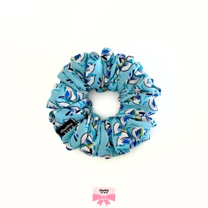 Sky Blue Regular Size Scrunchie with Cute Little Birds Design, Retro 90&#39;s Fashion, Chic Casual Hair Accessory, Handmade Lightweight Hair Tie