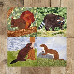Peut inclure: Un collage de quatre illustrations d'animaux en tissu. L'image en haut à gauche montre un écureuil brun assis sur une branche. L'image en haut à droite montre un raton laveur brun marchant sur un fond vert. L'image en bas à gauche montre une loutre brune debout sur un tronc d'arbre. L'image en bas à droite montre une belette brune assise sur un rocher.