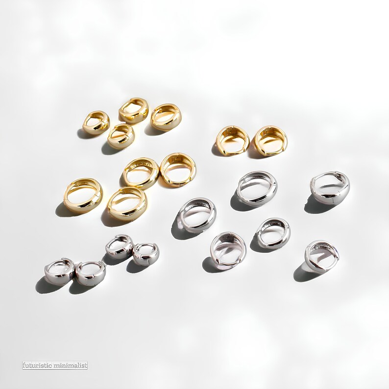 Petites créoles Huggie pour femmes, petites créoles en or pour femmes, boucles d'oreilles géométriques modernes argentées, cadeau de petites créoles minimalistes image 5