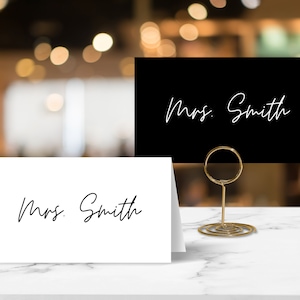 Plantilla editable de tarjetas de lugar para bodas modernas minimalistas, sencillas, elegantes, planas y con forma de carpa, descarga digital DIY, en blanco y negro