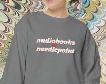 Audioboeken & borduursweater | Comfort kleuren schattig sweatshirt, Needlepointer Gift, Needlepoint Gift, NDLPT