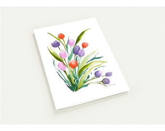Könnte beinhalten: Aquarellmalerei eines Straußes aus lila, rosa und orangefarbenen Tulpen mit grünen Blättern.