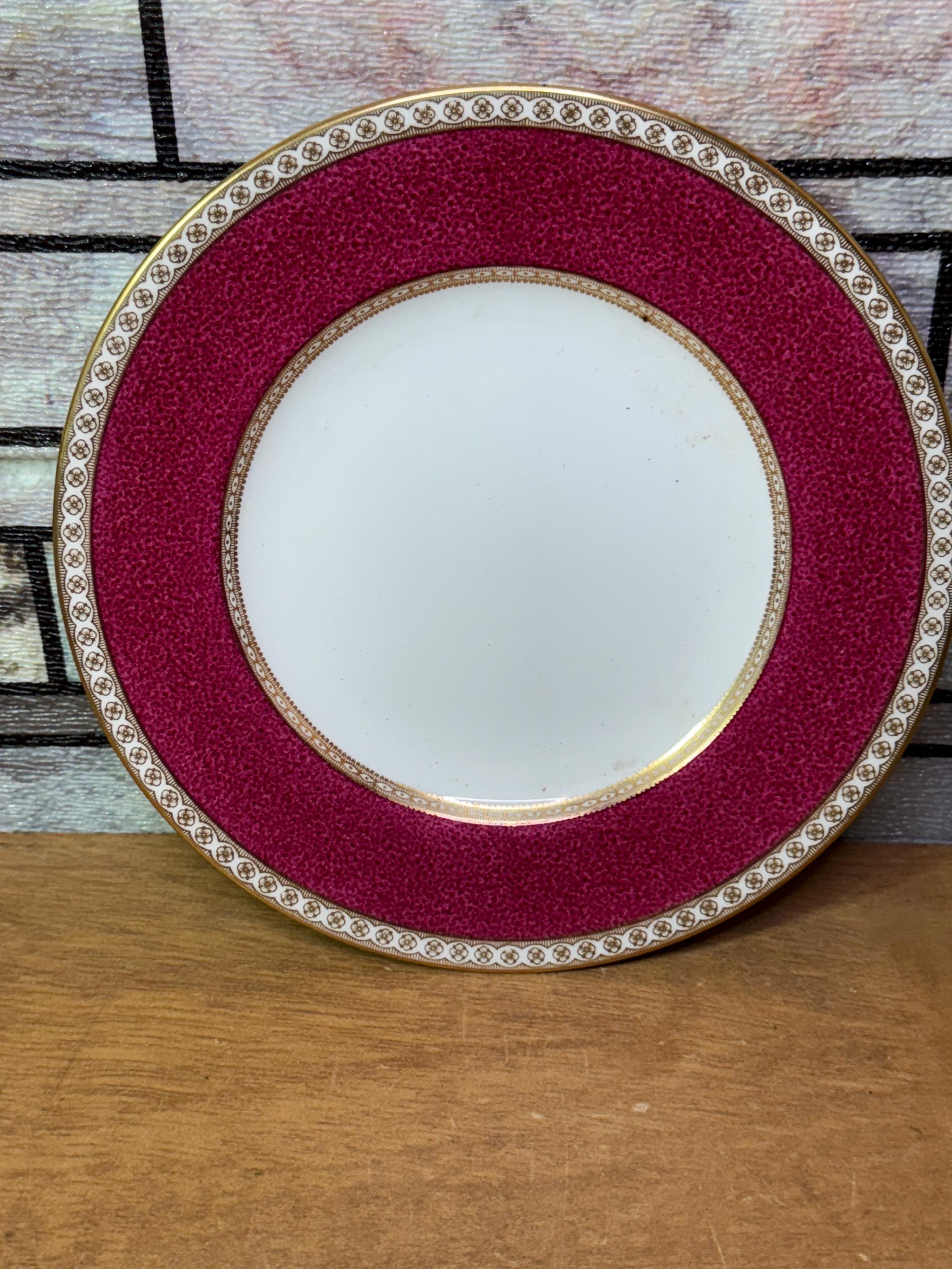 食器  ULANDER MADE IN ENGLAND Wedgwood Ulander Powder Ruby, Gold Salad Plate 8