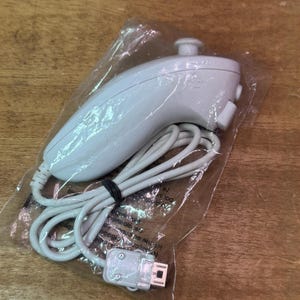 Nintendo Wii White Nunchuk/Nunchuck Controller Official OEM RVL-004, Free Daily Insured Shipping