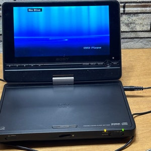 SONY ポータブルDVDプレーヤ DVP-FX810 Sony DVP-FX810 8\" Swivel⁄Flip LCD Portable DVD Player with Adapter
