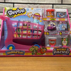 Carrito de compras Shopkins Small Mart rosa con 6 mini paquetes, envío rápido gratuito