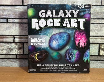 Kit de arte rupestre galáctico: pintura con brillantina que brilla en la oscuridad