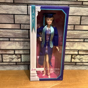 Signature Barbie Puppe &quot;&quot;Graduation Day&quot;&quot; Teressa Brunette , täglich kostenloser Versand, versicherter Versand!&quot;