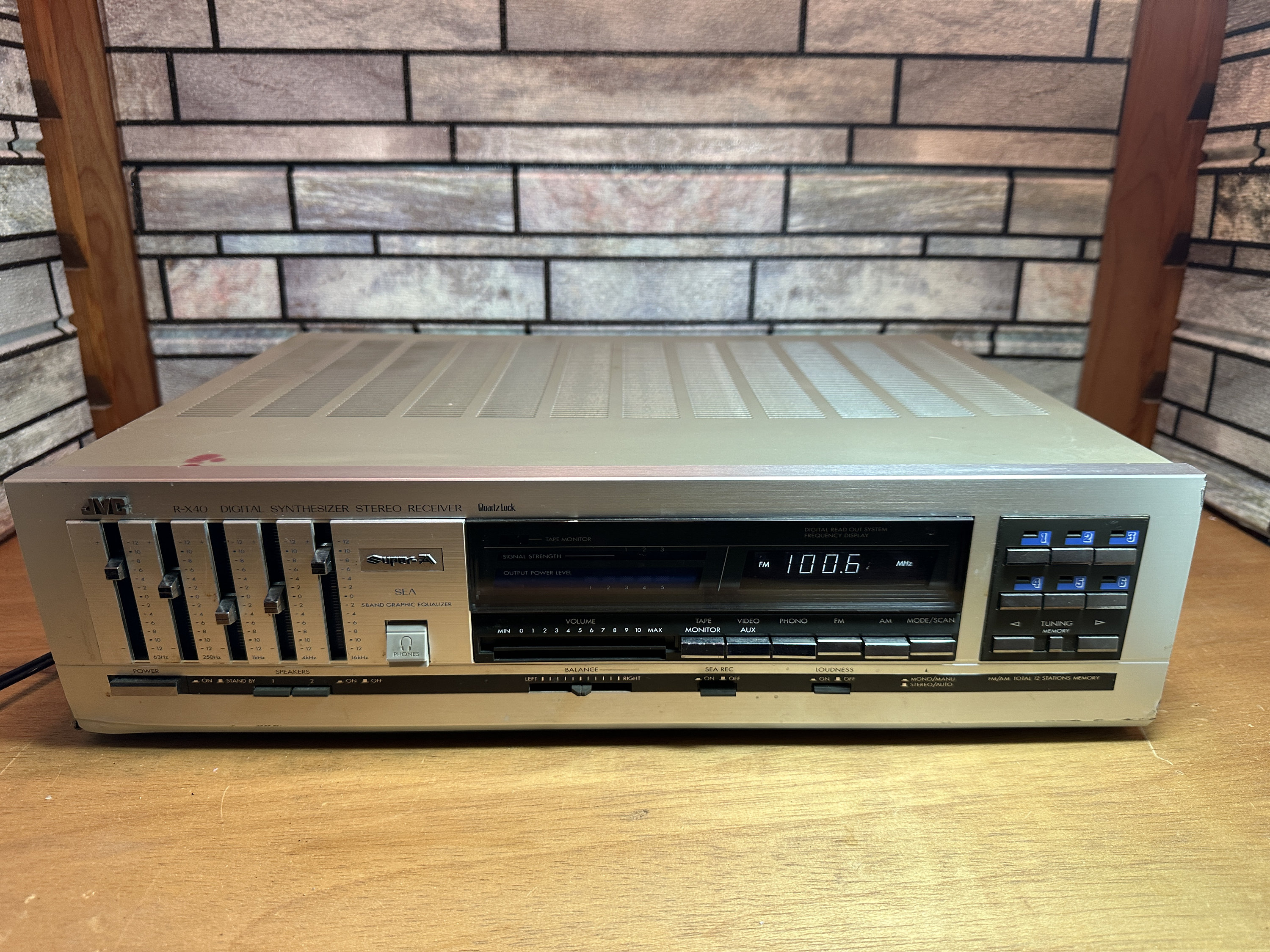 Amplificador discreto estéreo digital AM/FM JVC R-X40 con ecualizador, 210 W, entrada de fono, envío rápido el mismo día