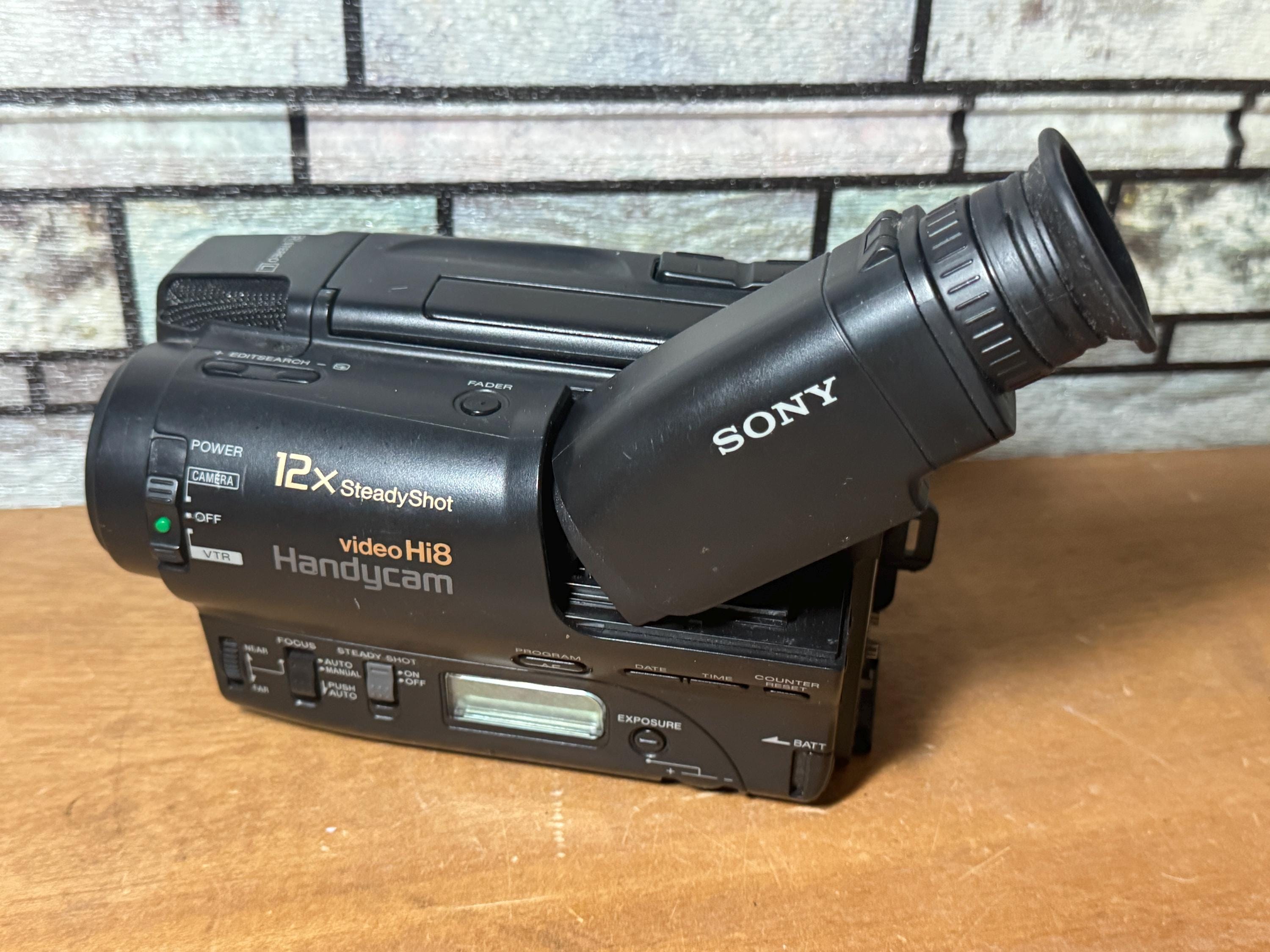 美品　SONY VideoHi8 Handycam CCD-TR12 ② Sony Handycam CCD-TRV12 Video8 Video Camera 8mm Camcorder + Case