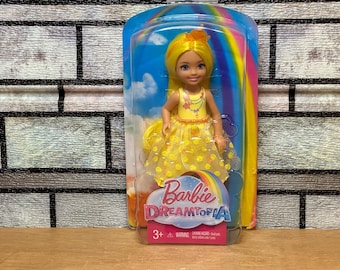 Barbie Dreamtopia Rainbow Cove W Blonde Doll in Yellow Outfit