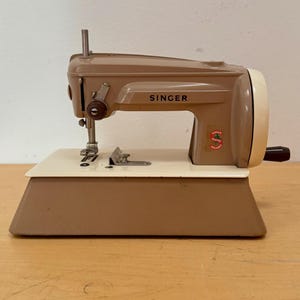Máquina de coser Singer vintage para niños, década de 1960, modelo 40K