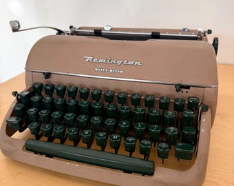 1957 Remington Quiet-Riter Working Typewriter w New Ink & Original Case