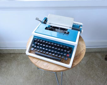 Juwel typewriter as seen on Wednesday Addams, a 1940s typewriter