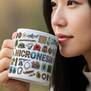 Mikronesiens kulturella ikoner mugg | 340 g keramisk kaffemugg | Mikronesiska landmärken och matgåva | Resesouvenir