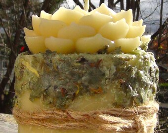 RITUELE KAARS 100% biologische bijenwas met gedroogde kruiden, natuurlijke lavendel en etherische oliën