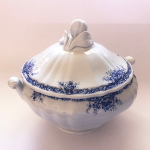 Vintage soup tureen, antique soup tureen, Italian vintage ceramic, grand Galvani soup tureen, timeless elegance of Italian vintage