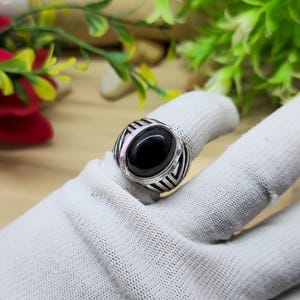 Anillo de ónix negro natural y ágata: latón bañado en plata, estilo otomano para hombre.